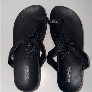 Kenneth Cole Reaction Black Leather Knot T-Strap Sandals
